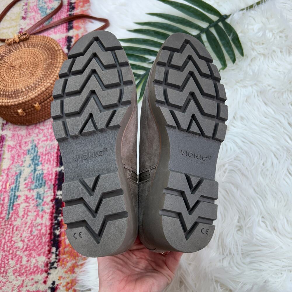 $180 Vionic Aria Chelsea Booties 8.5 Gray Suede Leather Ankle Boot Wedge - Picture 8 of 9
